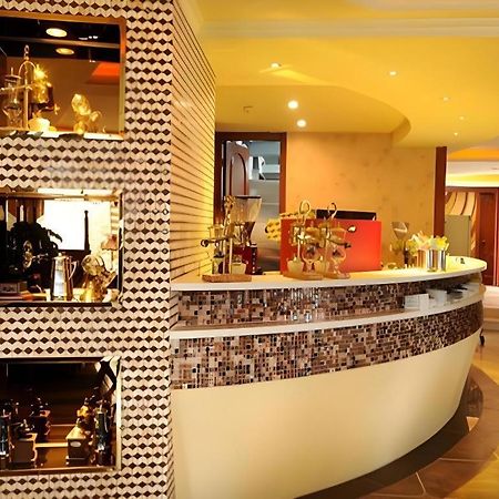 Chengdu French Theme Gold Palace Екстериор снимка