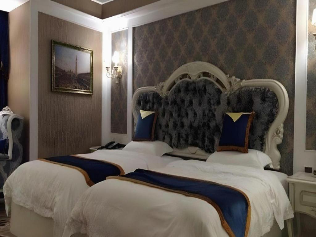 Chengdu French Theme Gold Palace Екстериор снимка