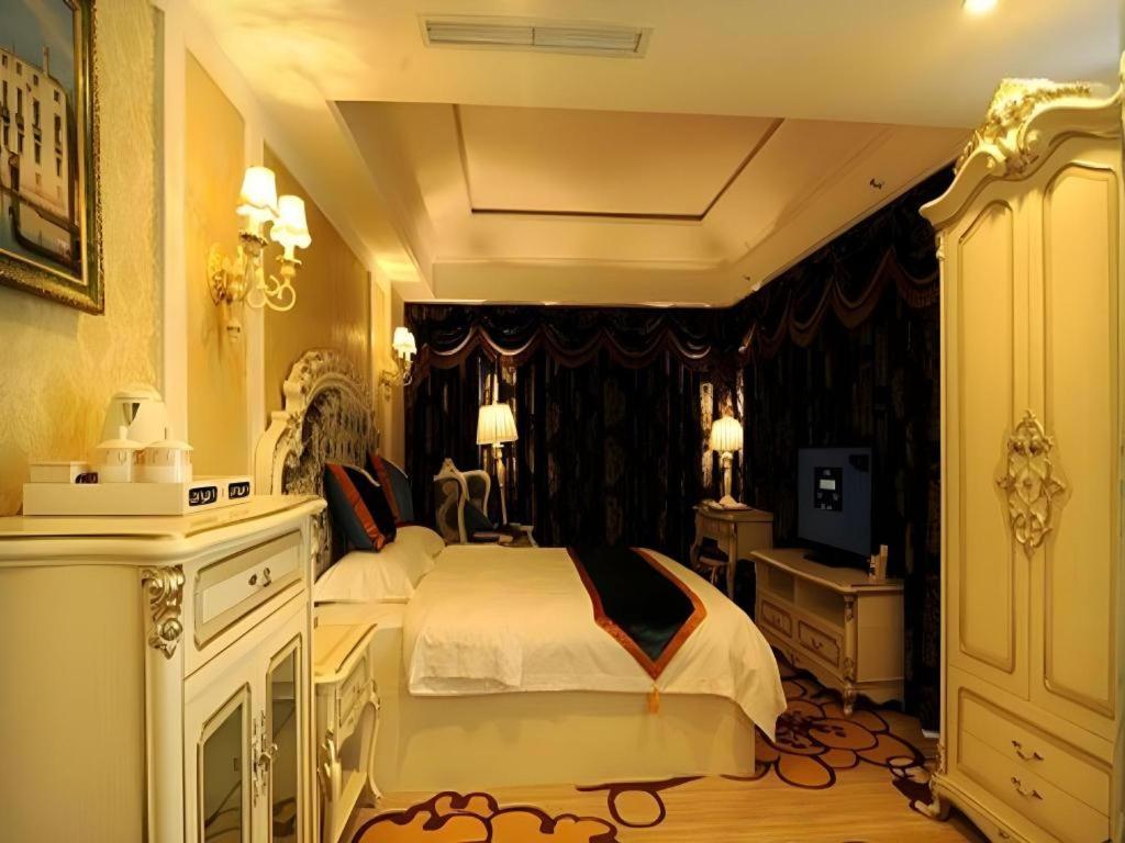 Chengdu French Theme Gold Palace Екстериор снимка