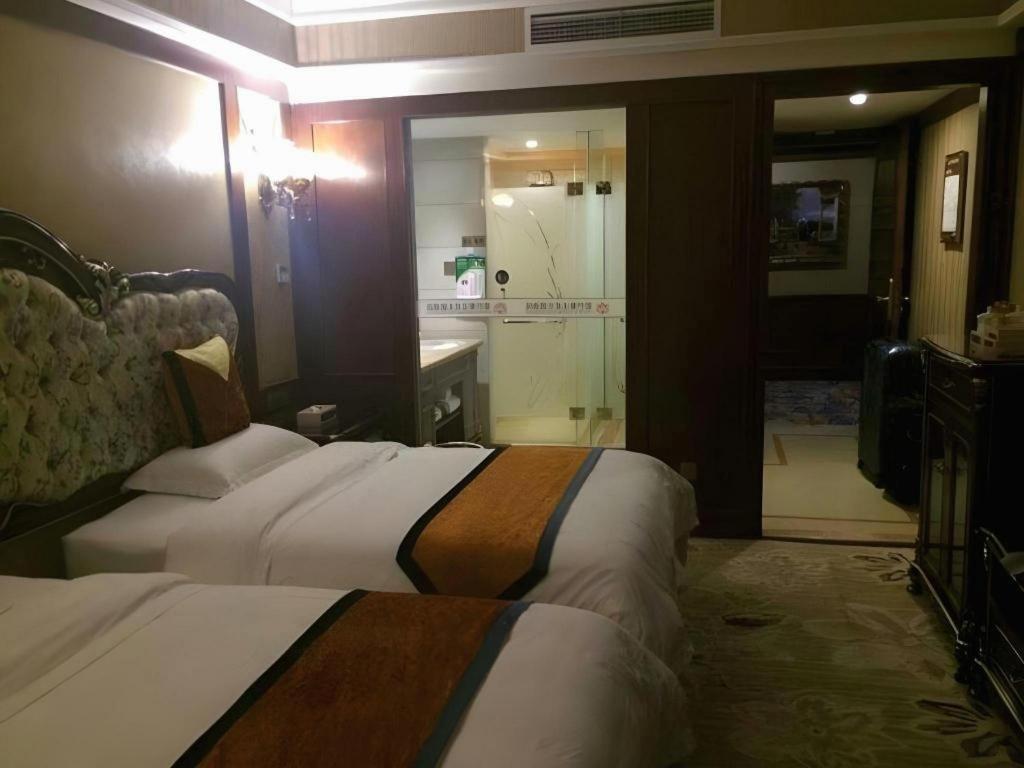 Chengdu French Theme Gold Palace Екстериор снимка