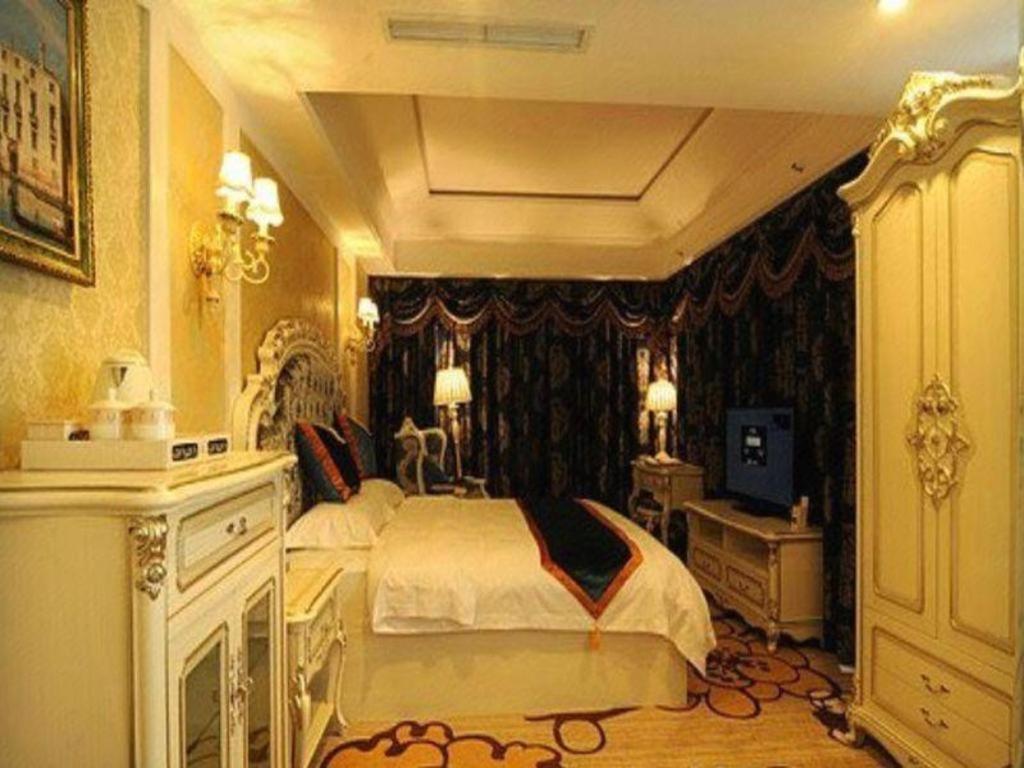 Chengdu French Theme Gold Palace Екстериор снимка