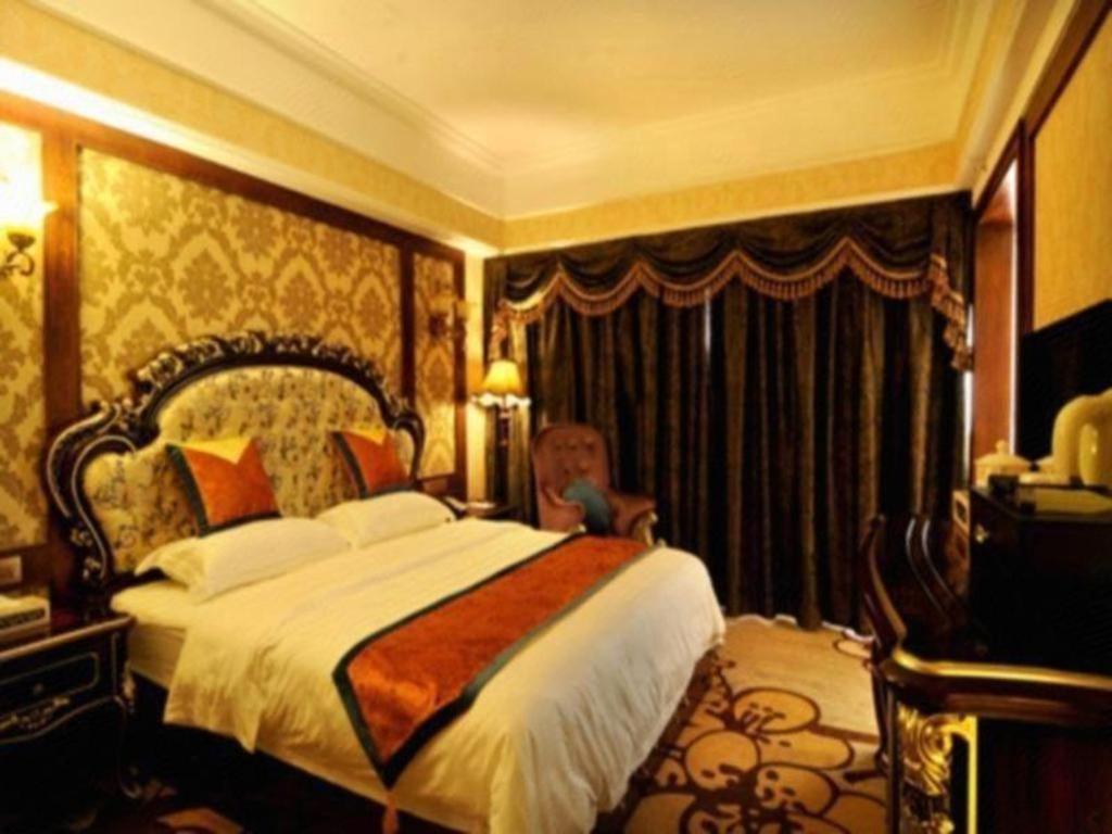 Chengdu French Theme Gold Palace Екстериор снимка