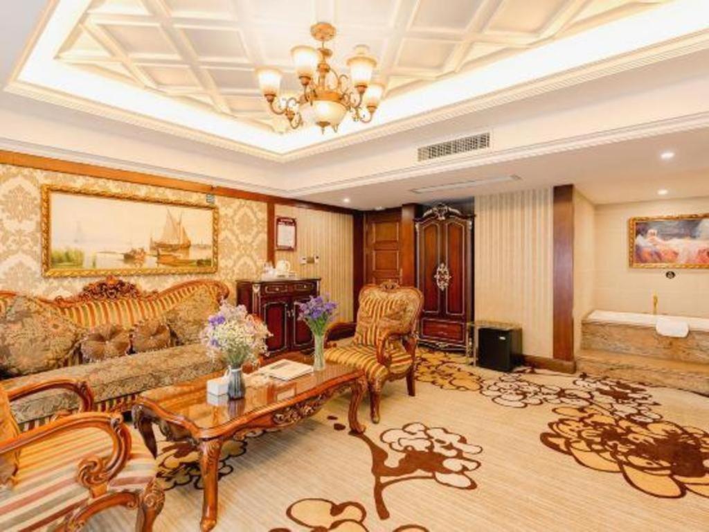 Chengdu French Theme Gold Palace Екстериор снимка