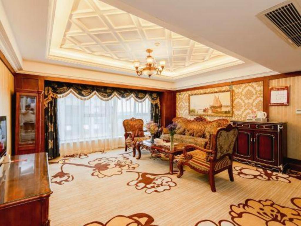 Chengdu French Theme Gold Palace Екстериор снимка